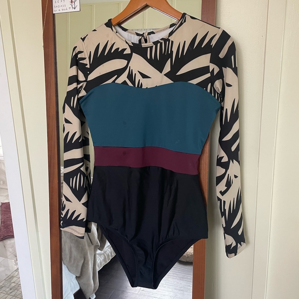 Seea Hermosa One Piece XL 

Fits like a medium